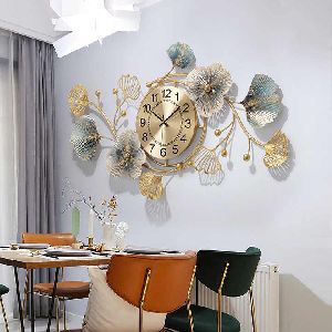 Metal Tanner Wall Decor Clock, For Home, Hotel, Office, Feature : Fine Finishing, High Quality, Stylish Look