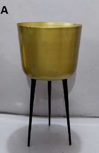 1002A Metal Pot With Aluminium Legs
