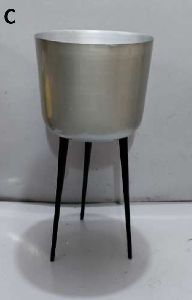 1002C Metal Pot With Aluminium Legs