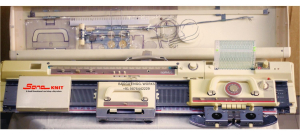 Hand Driven  Knitting Machine Kh-891
