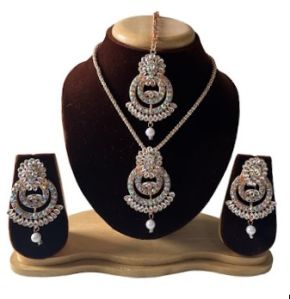 LATESTS Chain Pendant Rose Gold Plated Choker Necklaces Maang Tikka & Earring Set for GIRLS AND Wo