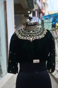 Celebrirty Cut Blouse Inspired By Sabyasachi, Feature : Breath Taking Look,  Comfortable, Easily Washable at Rs 850 / piece in Kolkata