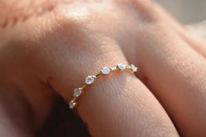 Round Cut Diamond Engagement Band Ring