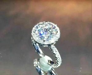 Round Cut Diamond Engagement Ring