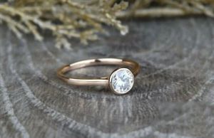 Round Cut Gold Diamond Engagement Ring