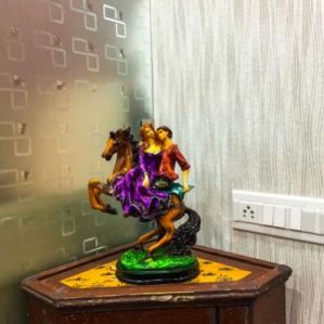 Couple Showpiece