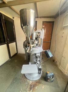 Rotary Mini Tablet Press Machine Lab at Rs 350000, Tablet Press in  Ahmedabad