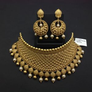 Gold Broad Necklace Set