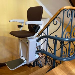 Alpha Curved Stairlift
