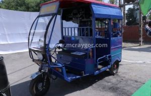 e-rickshaw mounted manhole desilting machine