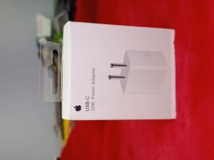USB-C 20W Power Adapter Apple