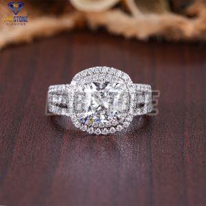 Luxurious Cushion & Round Cut Diamond White Gold Ring