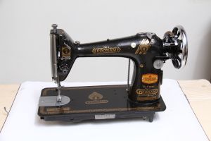 no1 Poonam Umbrella ta1 Round Model Sewing Machine