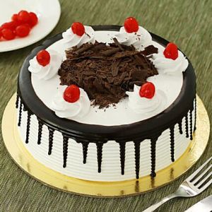 Black Forest Cake, Shape : Round, Packaging Type : Paper Box