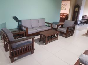 Plain Polished Wooden Sofa Set Standard