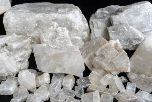 Calcite Lumps, Color : White For Constructional