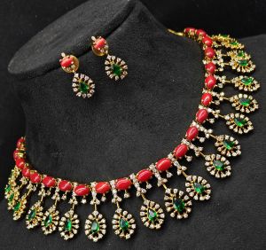 Polished Brass Jadao Kundan Necklace, Color : Golden Modern, Packaging Type : Plastic Box