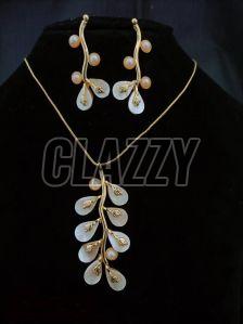 Mother Of Pearl Necklace Set, Gender : Female