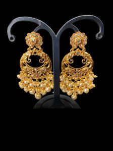 Traditional Gold Kundan Earrings Set