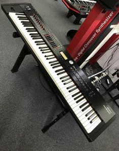 roland rd-2000 88-key stage piano electronic keyboard