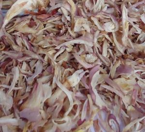 dehydrated red onion flakes