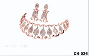 Ladies Stylish Gold Choker Necklace Set