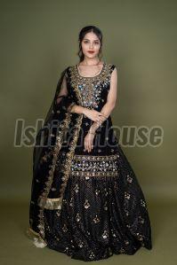 Ladies Embroidered Lehenga Suit Set, Technics : Machine Made