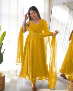 Sweetheart Polyester Ladies Plain Anarkali Suit, Technics : Machine Made