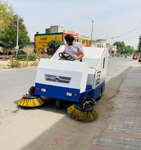 Brolis 640 RWD Ride On Sweeper Machine