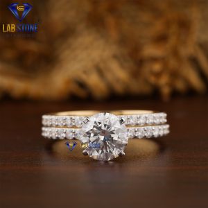 Dazzling Round Cut Diamond Yellow Gold Ring