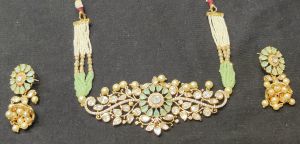 Polished Gold Kundan Necklace Sets, Packaging Type : Plastic Packet