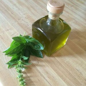 Basil Oil, Packaging Type : Bottle