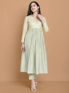 Ladies Hand Embroidered Kurta With Bemberg Cotton Pant