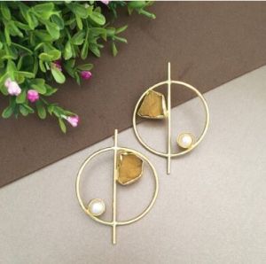 Golden Round Partition Earring