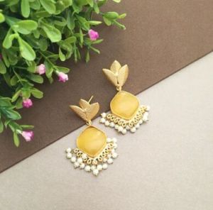 Priyadarshani Three Leaf Drop Earring