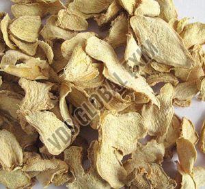 Dried Ginger Flakes, Packaging Type : Plastic Bag, Packaging Size : 5-25kg For Human Consumption