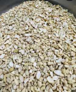 SWP Kaju 8 Pcs, Color : Creamy, Form : Solid for Human Consumption