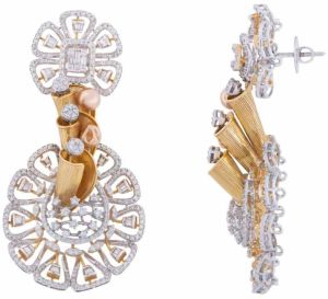 Elegant Ladies Gold Pendant Set