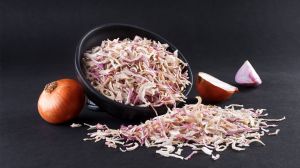 Dehydrated Pink Onion Flakes for Cooking, Shelf Life : 12 Months