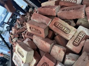 Red Clay Bricks, Shape : Rectangular, Form : Solid for Construction