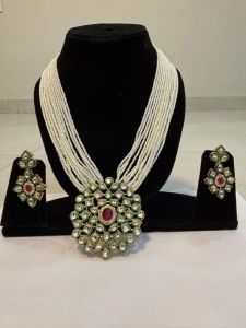 Pearl Necklace Set for Formal Occasions