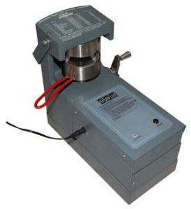 Compact Universal Digital Moisture Meter