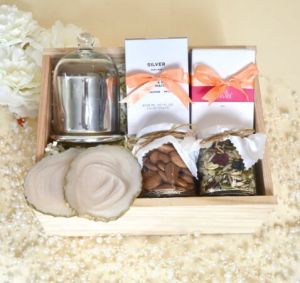 Lover's Bond Rakhi Hamper For Bhaiya Bhabhi