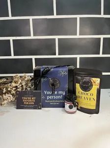 You’re My Person Gift Box (1 Candle / 1 Chocolate )