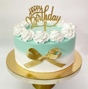 Pretty Strawberry Cake