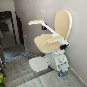Acorn Stairlift Superglide 130 For Straight Stairs Acorn Stairlift Superglide 130 For Straight Stairs