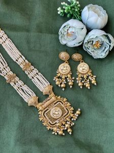 Polished Ladies Long Necklace Set, Color : Golden White Antique