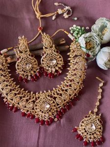 Polished Ladies Traditional Polki Necklace Set, Color : Golden Red