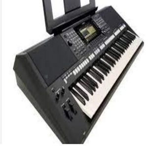 Yamaha PSR-S975 61-Key Professional Arranger Workstation Key