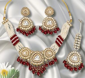 Women Velvet Ruby Kundan Pearl Chokar Set